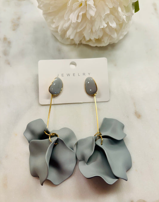 Falling For You Earrings Gray