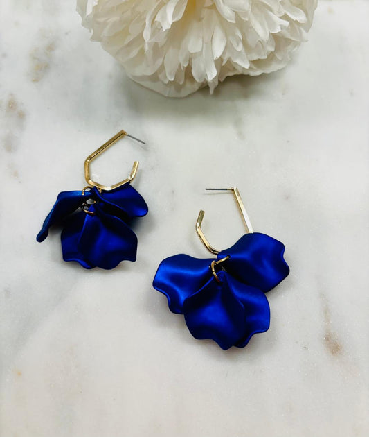 Mini Falling For You Earrings Pearl Blue