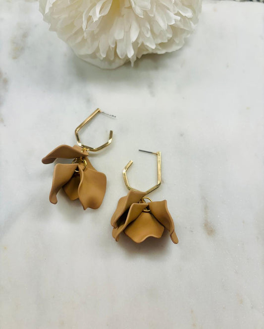 Mini Falling For You Earrings Coffee